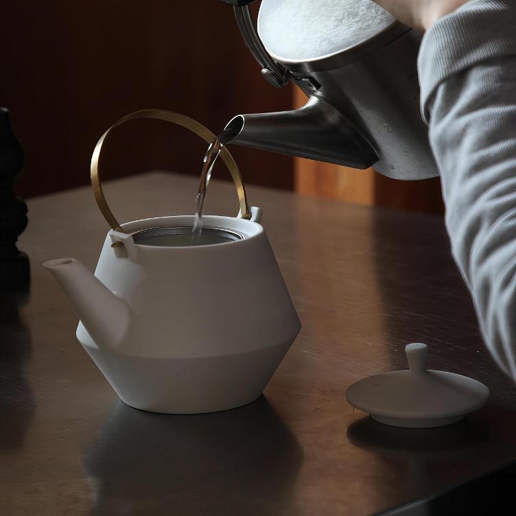 Teapot - Frustum (white) - 3