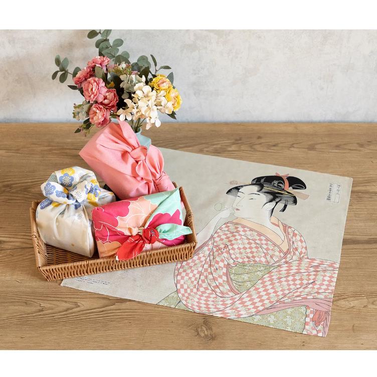 Furoshiki 48 cm – A Woman Playing - 1