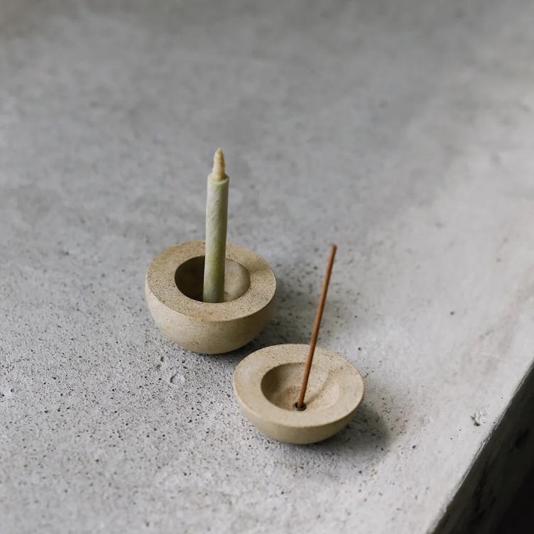 Kerzen- & Räucherstäbchenhalter – Beige